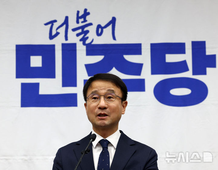 [서울=뉴시스] 고범준 기자 = 한병도 더불어민주당 원내대표가 17일 서울 여의도 국회에서 열린 의원총회에서 발언하고 있다. 2026.09.17. bjko@newsis.com