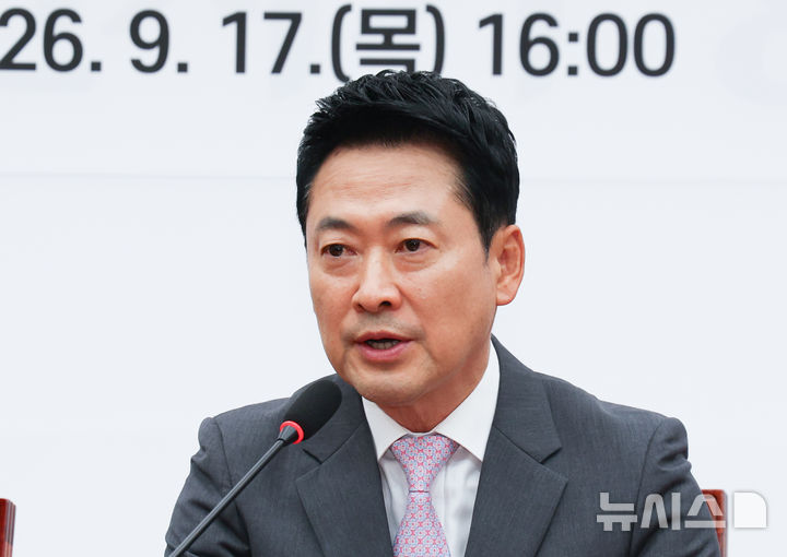 [서울=뉴시스] 김근수 기자 = 장동혁 국민의힘 대표가 지난 17일 오후 서울 여의도 국회에서 열린 수시 원서접수 먹통 사태 긴급 간담회에서 발언하고 있다. 2026.09.17. ks@newsis.com