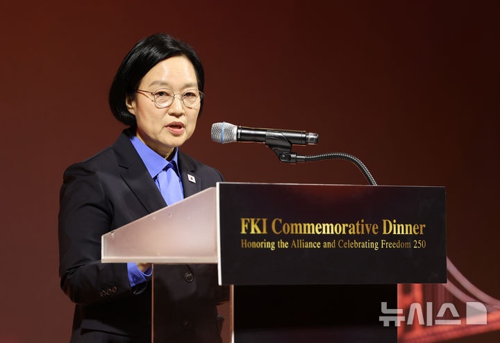 [서울=뉴시스] 김명년 기자 = 한성숙 국무총리가 17일 오후 서울 영등포구 FKI 컨퍼런스센터에서 열린 '미국 건국 250주년 기념 감사만찬'에서 특별연설을 하고 있다. 2026.09.17. kmn@newsis.com