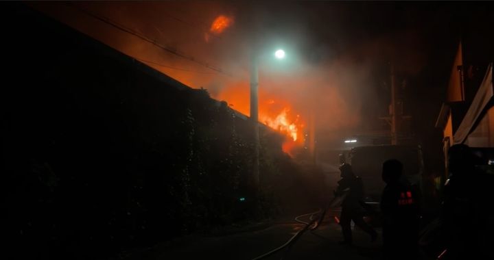 [대구=뉴시스] 17일 오후 11시14분께 대구 달서구 갈산동의 한 자동차부품 제조 공장에서 화재가 발생했다. (사진=대구소방안전본부 제공) 2026.09.18. photo@newsis.com *재판매 및 DB 금지