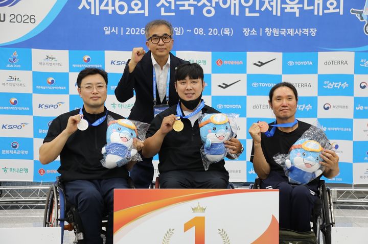 [세종=뉴시스] 송승화 기자 = 시상 후 기념 사진을 찍고 있다(사진=세종시). 2026.09.18. photo@newsis.com. *재판매 및 DB 금지
