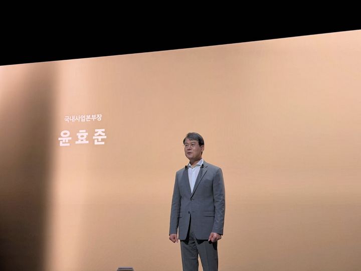 [파주=뉴시스] 김민성 기자 = 18일 오전 경기도 파주 CJ ENM 스튜디오 센터에서 윤효준 현대차 국내사업본부장이 디 올 뉴 투싼을 소개하고 있다. 2026.09.18. kms@newsis.com. *재판매 및 DB 금지