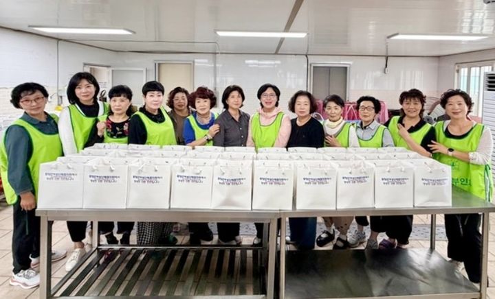 [함양=뉴시스] 함양군 여성단체협의회 9월 사랑의 밑반찬 나눔 실시 (사진=함양군 제공) 2026. 09. 18. photo@newsis.com&nbsp; *재판매 및 DB 금지