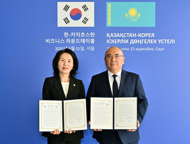 [부산=뉴시스] 동의대학교는 카자흐스탄 코스타나이주립대학과 인공지능(AI) 연구실 설립 및 운영에 관한 업무 협정을 체결했다고 18일 밝혔다. (사진=부산혈액원 제공) 2026.09.18. photo@newsis.com *재판매 및 DB 금지