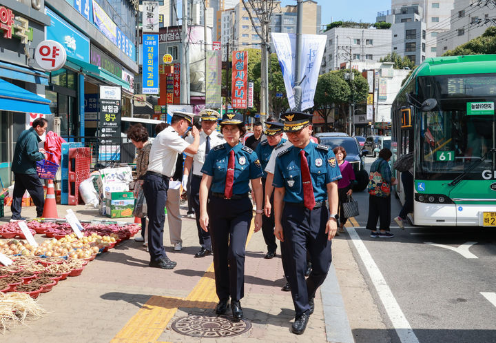 김남희 경기남부경찰청 직무대리가 현장을 점검하고 있다. (사진=경기남부경찰청 제공) *재판매 및 DB 금지