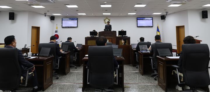 [산청=뉴시스] 산청군의회 제315회 제1차 정례회 제3차 본회의. (사진=산청군의회 제공) 2026.09.18. photo@newsis.com *재판매 및 DB 금지