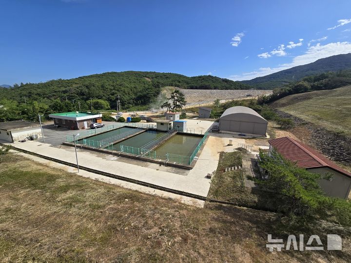 [영광=뉴시스] 준공 30년을 넘어선 전남광주시 영광군 염산정수장이 구조물 노후화 등으로 수돗물 생산과 시설물 관리에 어려움을 겪고 있다. (사진=영광군 제공) photo@newsis.com *재판매 및 DB 금지