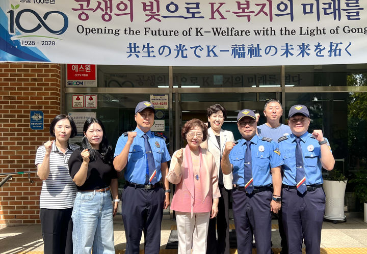[목포=뉴시스] 사회복지시설 위문. (사진=서해해경청 제공) 2026.09.18. photo@newsis.com *재판매 및 DB 금지
