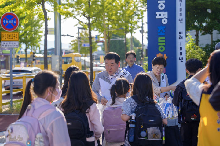 [증평소식]군, '개학기 어린이 안전 합동 캠페인' 실시 등
