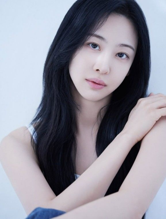 [서울=뉴시스] 다솜이 새로운 프로필 사진을 찍는 모습이다. (사진= 더제이스 이앤엠 SNS 캡처) 2026.09.18. photo@newsis.com *재판매 및 DB 금지