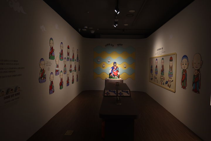[서울=뉴시스] 지난 16일 개막한 국립전주박물관 특별전 '도량으로의 귀환, 전주 서고사 나한' 전시실에 전시된 촉각 체험물 (사진=국립전주박물관 제공) 2026.09.20. photo@newsis.com *재판매 및 DB 금지