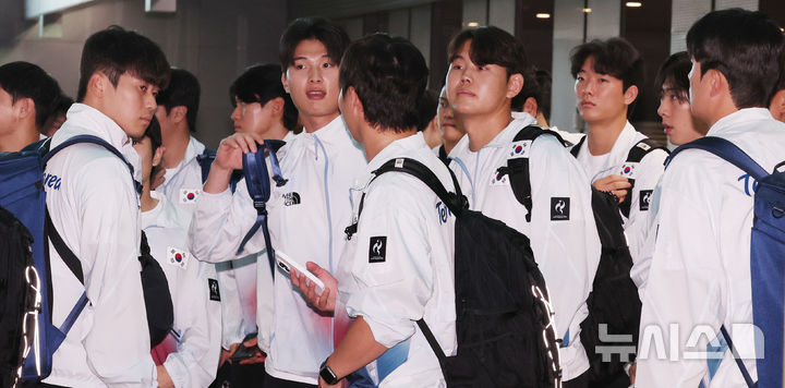 [인천공항=뉴시스] 박주성 기자 = 2026 아이치·나고야 아시안게임 야구 대표팀 선수들이 18일 오전 인천공항 제2여객터미널을 통해 출국하고 있다. 2026.09.18. park7691@newsis.com