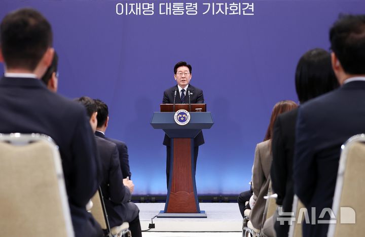 [서울=뉴시스] 김진아 기자 = 이재명 대통령이 18일 청와대 영빈관에서 열린 기자회견 '국민의 뜻, 국민의 삶 더 살피겠습니다'에서 발언하고 있다. 2026.09.18. bluesoda@newsis.com