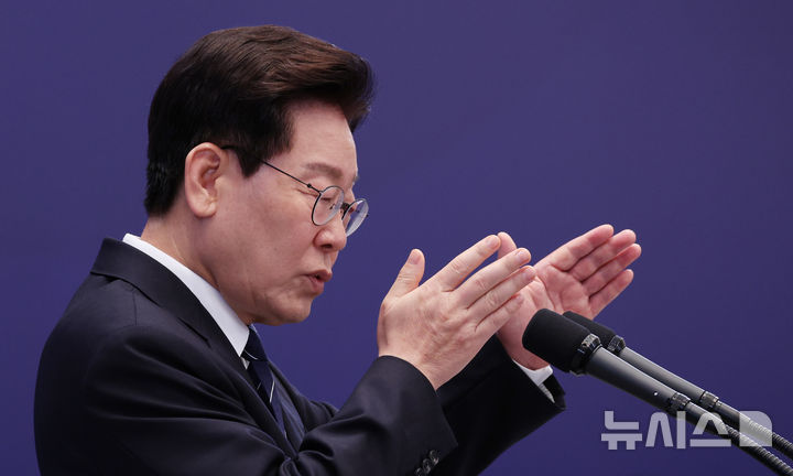 [서울=뉴시스] 김진아 기자 = 이재명 대통령이 18일 청와대 영빈관에서 열린 기자회견 '국민의 뜻, 국민의 삶 더 살피겠습니다'에서 질문에 답변하고 있다. 2026.09.18. bluesoda@newsis.com