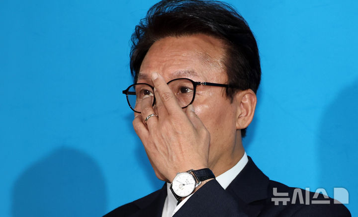 [서울=뉴시스] 최진석 기자 = 김민석 더불어민주당 대표가 18일 여의도 국회에서 이재명 대통령의 기자회견 관련 브리핑을 하고 있다. 2026.09.18. myjs@newsis.com