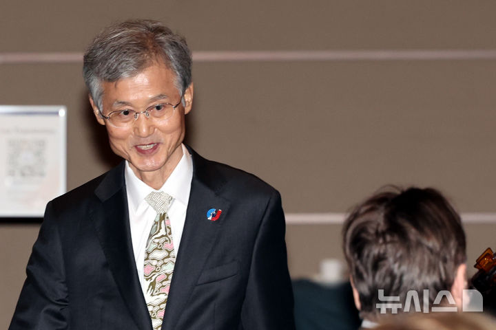 [서울=뉴시스] 박주성 기자 = 조희대 대법원장이 18일 서울 용산구 그랜드하얏트 호텔에서 열린 제20차 아시아·태평양 대법원장 회의 폐회식에서 폐회사를 마친 후 자리로 이동하고 있다. 2026.09.18. park7691@newsis.com