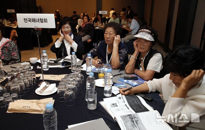 [제주=뉴시스] 우장호 기자 = 18일 오후 제주시 연동 메종글래드 제주 호텔 크리스탈홀에서 '제주해녀문화 유네스코 인류무형문화유산 등재 10주년 기념 포럼'이 열리고 있다. 이번 기념 포럼은 제주도 주최 제주관광공사 주관으로 국가유산청과 해양수산부가 후원했으며 유네스코, FAO, 세계관광기구 등 유관기관 관계자가 참석한 가운데 진행됐다. 2026.09.18. woo1223@newsis.com