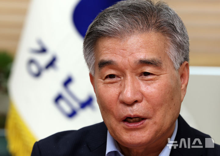[서울=뉴시스] 김명년 기자 = 김현기 강남구청장이 18일 오후 서울 강남구청에서 뉴시스와 인터뷰하고 있다. 2026.09.18. kmn@newsis.com