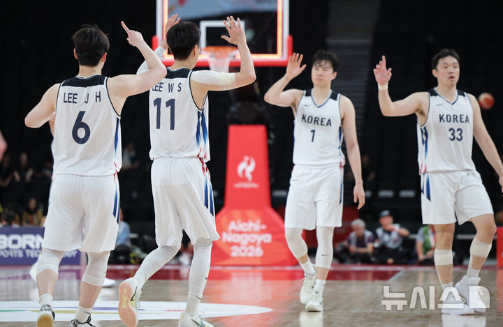 아시안게임 농구 준결승 2쿼터까지 이기고 있는 한국