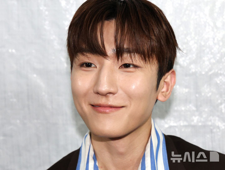 [수원=뉴시스] 김종택 기자 = 멜로망스의 건반주자 정동환이 18일 경기 수원시 광교호수공원 재미난 밭에서 열린 '2026 수원재즈페스티벌' 공연에 앞서 뉴시스와 인터뷰를 하고 있다. 2026.09.18. jtk@newsis.com