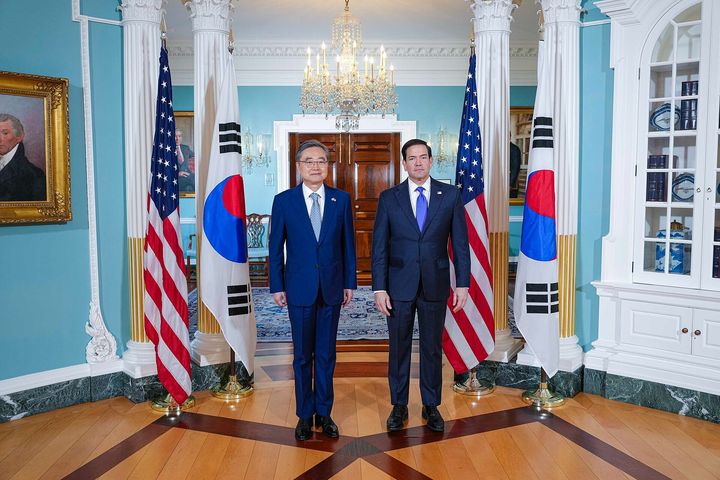 [워싱턴=뉴시스]이윤희 특파원 = 조현 외교부 장관과 마코 루비오 미 국무장관이 18일(현지 시간) 오전 미 국무부 청사에서 회담에 앞서 기념촬영을 하고 있다. (사진=미 국무부). 2026.09.19. *재판매 및 DB 금지