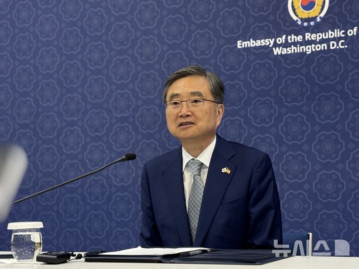 [워싱턴=뉴시스]이윤희 특파원 = 조현 외교부 장관이 18일(현지 시간) 미 워싱턴DC에서 마코 루비오 국무장관과 회담한 후 주미대사관에서 특파원 간담회를 열고 발언하고 있다. 2026.09.19.