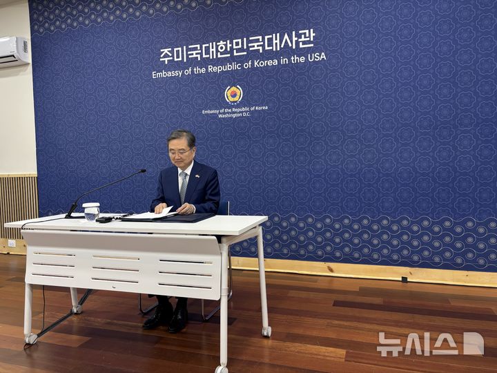 [워싱턴=뉴시스]이윤희 특파원 = 조현 외교부 장관이 18일(현지 시간) 미 워싱턴DC에서 마코 루비오 국무장관과 회담한 후 주미대사관에서 특파원 간담회를 열고 발언하고 있다. 2026.09.19. 