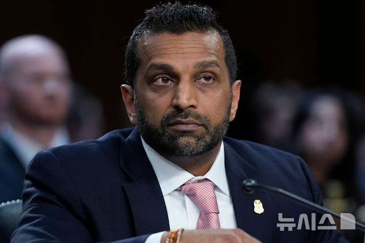 [워싱턴=AP/뉴시스] 18일(현지시간) 뉴욕타임스(NYT)에 따르면 미국 연방수사국(FBI)이 캐나다 공영방송 CBC의 9·11 테러 보도지침을 문제 삼아 캐나다 경찰과의 일부 공조를 일시 중단한 것으로 드러났다.﻿﻿ 사진은 캐시 파텔 미국 연방수사국(FBI) 국장이 2026년 9월15일 워싱턴에서 열린 상원 법사위원회의 FBI 감독 청문회에서 증언하는 모습 2026.09.19.