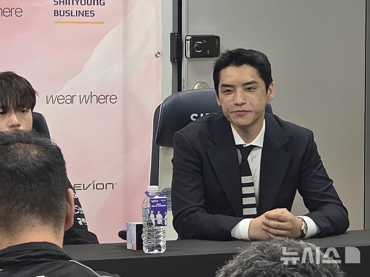 [부산=뉴시스]오동현 기자 = 강동훈 감독이 19일 부산에서 열린 미국과의 리그 오브 레전드(LoL) 국가대표 평가전을 마치고 기자회견에 참석했다. odong85@newsis.com 