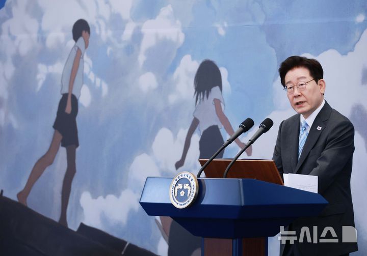 [서울=뉴시스] 조성봉 기자 = 이재명 대통령이 19일 청와대에서 열린 2026 청년의 날 기념식에서 기념사를 하고 있다. 2026.09.19. suncho21@newsis.com