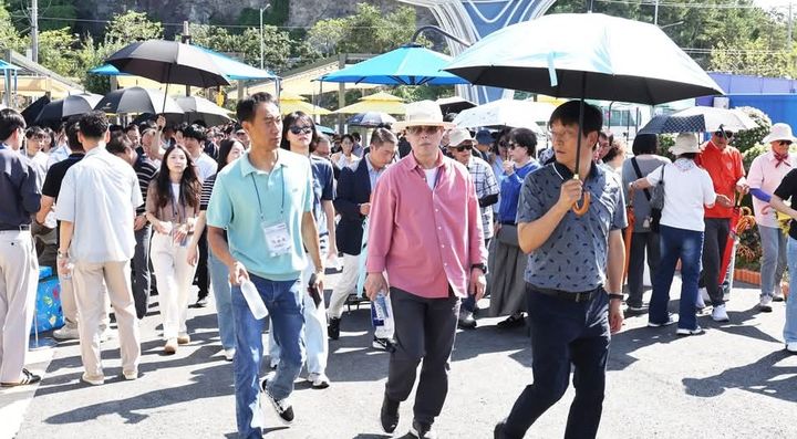 [여수=뉴시스] 2026여수세계섬박람회장 기업의날 '보임DAY'에 관람객들이 입장하고 있다. (사진=조직위 제공) 2026.09.20. photo@newsis.com&nbsp; *재판매 및 DB 금지