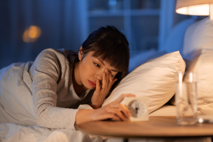 [서울=뉴시스]잠자리에 컴퓨터나 텔레비전을 두면 뇌가 각성 상태에 빠져 깊은 잠을 방해한다는 전문가 진단이 나왔다.(사진=유토이미지)2026.09.20.