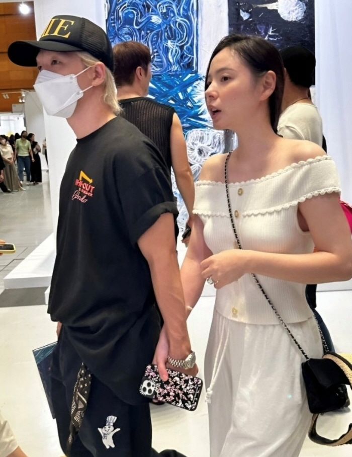 [서울=뉴시스] 태양, 민효린 부부. (사진 = 온라인 커뮤니티 캡처) 2026.09.20. photo@newsis.com *재판매 및 DB 금지