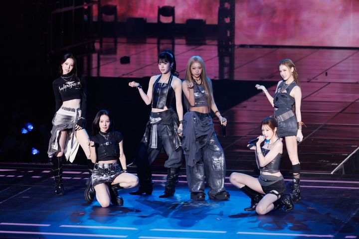 [서울=뉴시스] 이즈나(izna) 첫 번째 콘서트 투어 '2026-2027 이즈나 콘서트 투어: 후 댓 걸?(izna Concert Tour: WHO DAT GIRL?'(이하 'WHO DAT GIRL?)' 현장. (사진 = 웨이크원 제공) 2026.09.20. photo@newsis.com *재판매 및 DB 금지