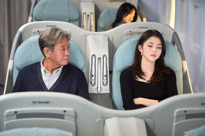 최민식 '인턴' 힘겨운 1위…추석 연휴 버틸 수 있을까