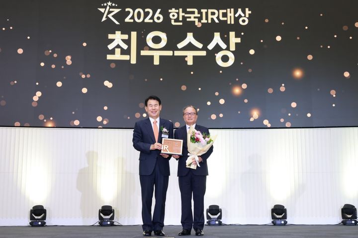 (왼쪽)정은보 한국거래소 이사장, (오른쪽)김정렬 ISC 대표이사. (사진=ISC) *재판매 및 DB 금지