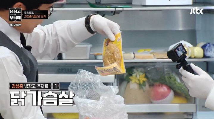 [서울=뉴시스] 권성준 셰프가 지난 20일 방송된 JTBC '냉장고를 부탁해 since 2014'에서 평소 닭가슴살과 파로밥을 먹으며 6개월간 10㎏을 감량했다고 밝혔다. (사진=JTBC '냉장고를 부탁해 since 2014' 캡처)