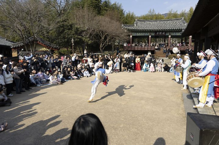 [창원=뉴시스] 강경국 기자 = 경남 창원시 2026 창원의집 설 맞이 세시풍속 한마당 행사. (사진=창원문화재단 제공). 2026.09.21. photo@newsis.com *재판매 및 DB 금지