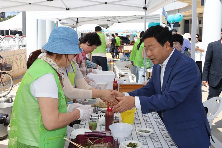 [인천=뉴시스] 인천 옹진군 선재도 바지락 페스티벌. (사진=옹진군 제공) 2026.09.21. photo@newsis.com *재판매 및 DB 금지