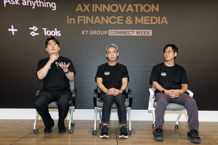 [서울=뉴시스](왼쪽부터) kt 스튜디오지니 AI사업추진팀 은재현 팀장, kt ENA AI콘텐츠팀 김종래 팀장, BC카드 AX팀 이태영 팀장이 금융ㆍ미디어 AX 혁신에 대한 질문에 답변하고 있다. (사진=KT 제공) *재판매 및 DB 금지