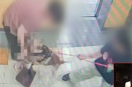 [서울=뉴시스] 서울의 한 오피스텔에서 발생한 개 물림 사고가 소개됐다. (사진=JTBC '사건반장' 캡처) *재판매 및 DB 금지