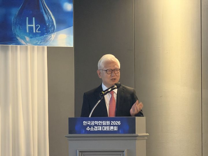 [서울=뉴시스] 김민성 기자 = 이관영 한국과학기술연구원(KIST) 청정수소 저장·활용 전략연구단 단장이 21일 오후 서울 영등포구 켄싱턴호텔에서 열린 '2026 수소경제 대토론회'에서 발언하고 있다. 2026.09.21. kms@newsis.com *재판매 및 DB 금지