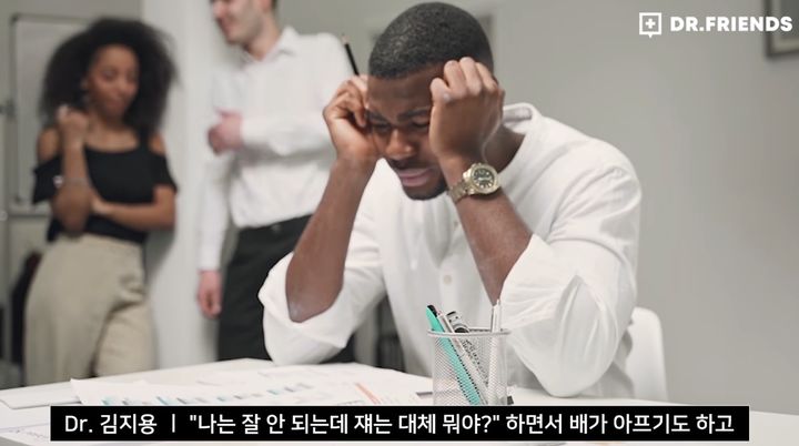[서울=뉴시스] 정신건강의학과 의사 김지용이 타인의 성공에 질투나 열등감을 느끼는 심리와 '내현성 자기애'의 관계에 대해 설명하고 있다. (사진=유튜브 채널 '닥터프렌즈' 캡처) *재판매 및 DB 금지