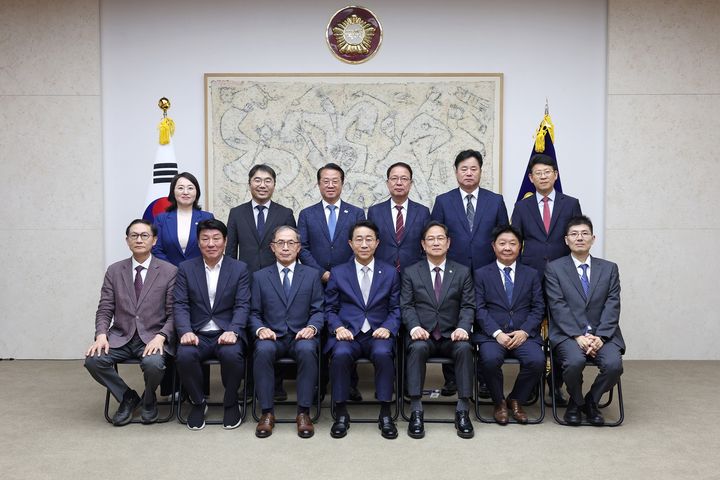 [서울=뉴시스]조정식 국회의장은 21일 오후 국회에서 국회 공직자윤리위원회 위원 위촉식을 진행했다. (사진=국회의장실 제공) 2026.09.21. photo@newsis.com *재판매 및 DB 금지