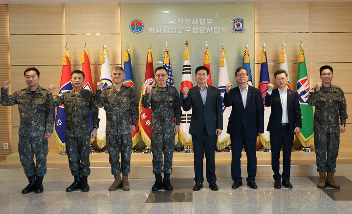 [용인=뉴시스] 이상일 용인시장이 21일 지상작전사령부를 찾아 군과 시의 상생 방안를 논의했다.(사진=용인시 제공) 2026. 09. 21. photo@newsis.com *재판매 및 DB 금지