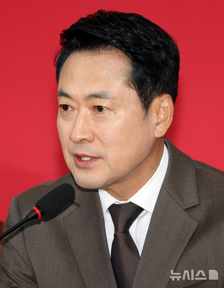 [서울=뉴시스] 최진석 기자 = 장동혁 국민의힘 대표가 21일 여의도 국회에서 열린 최고위원회의에서 발언하고 있다. 2026.09.21. myjs@newsis.com