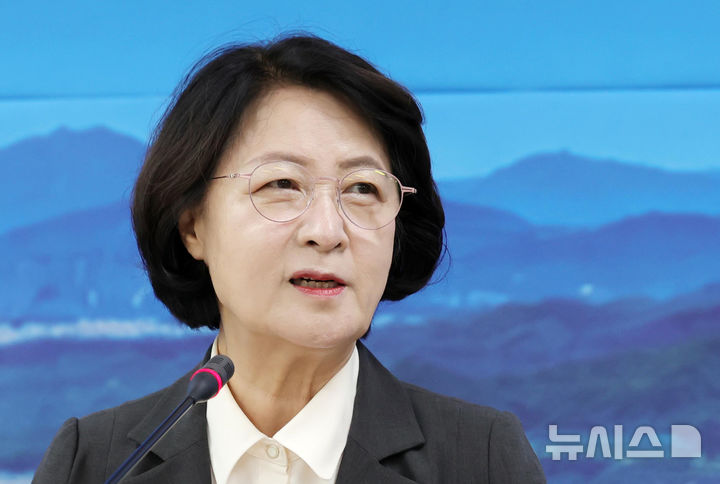 [의정부=뉴시스] 홍효식 기자 = 추미애 경기도지사가 21일 경기 의정부시 경기도청 북부청사에서 열린 경기 최고위원회의에서 발언하고 있다. 2026.09.21. yesphoto@newsis.com