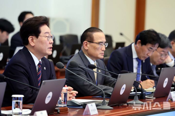 [서울=뉴시스] 조성봉 기자= 이재명 대통령이 21일 청와대에서 열린 수석보좌관회의에서 발언하고 있다. (청와대통신사진기자단) 2026.09.21. suncho21@newsis.com