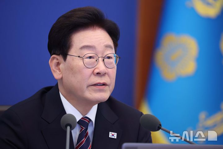 [서울=뉴시스] 조성봉 기자= 이재명 대통령이 21일 청와대에서 열린 수석보좌관회의에서 발언하고 있다. (청와대통신사진기자단) 2026.09.21. suncho21@newsis.com