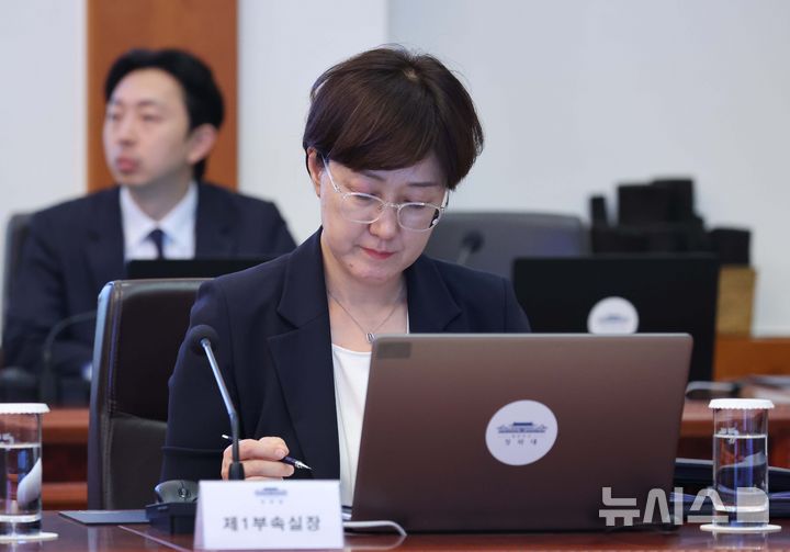 [서울=뉴시스] 조성봉 기자= 김현지 제1부속실장이 21일 청와대에서 열린 수석보좌관회의에 참석해 있다. (청와대통신사진기자단) 2026.09.21. suncho21@newsis.com
